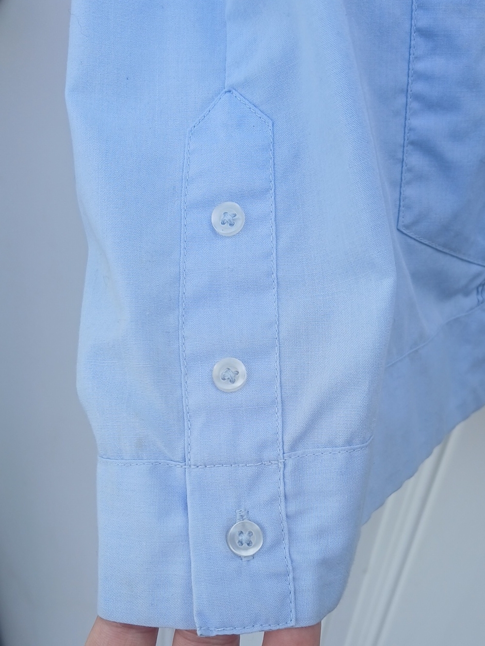 Men’s Light Blue Guayabera-Style Short Sleeve Button-Down Shirt - Picture 3 of 8